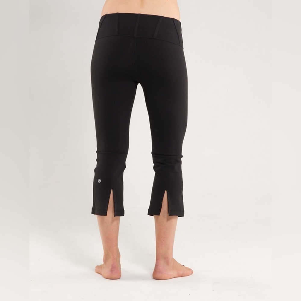 Lululemon Tadasana Slit Crop white Black Capri Leggings 6